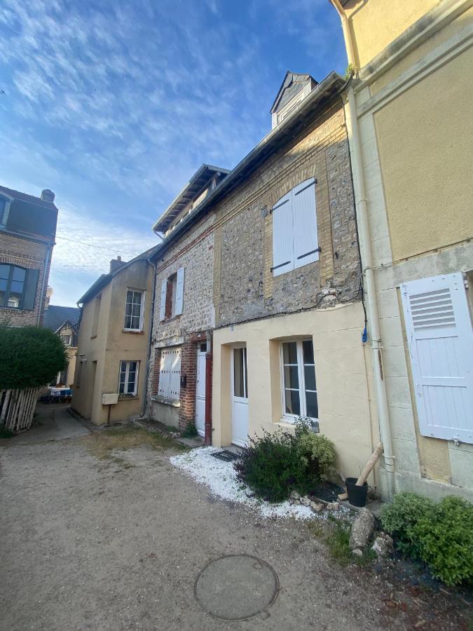 Charmante Maison Au Coeur De Villerville Esterno foto